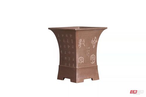 郭勇孝與顧紹培 傳統(tǒng)工藝美術(shù)與電腦動畫設(shè)計的藝術(shù)交融